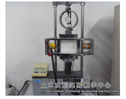 自行改制的岩石双轴压缩仪